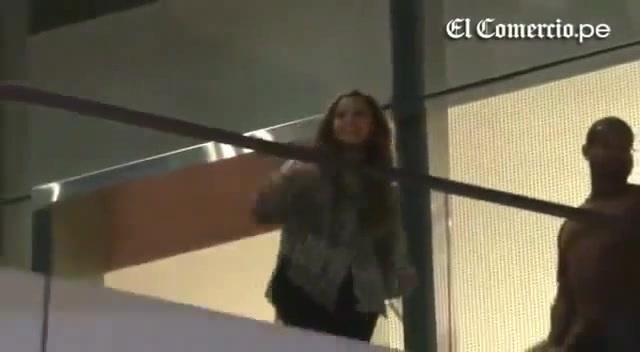 Demi Lovato Llego A Perú Y Saludo A Sus Fans  2012 31171
