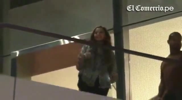Demi Lovato Llego A Perú Y Saludo A Sus Fans  2012 31237