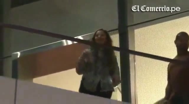 Demi Lovato Llego A Perú Y Saludo A Sus Fans  2012 31304