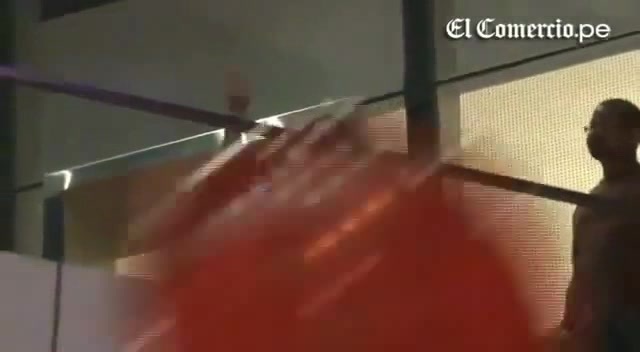 Demi Lovato Llego A Perú Y Saludo A Sus Fans  2012 31374