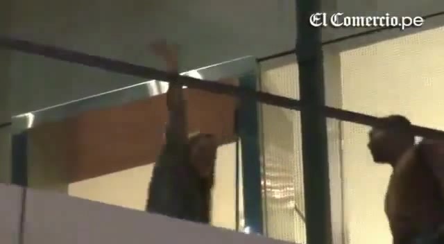 Demi Lovato Llego A Perú Y Saludo A Sus Fans  2012 31887