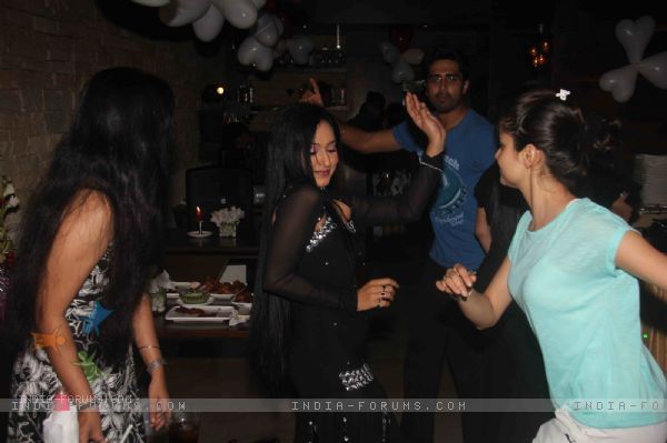 157923-rubina-avinash-and-sushmita-at-birthday-party-of-tv-actress-san - x-Ziua de nastere a Sangeetei Kapu-x