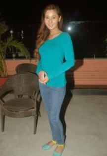 561227_116265311843995_100003815791372_89501_937982161_a - sara khan 7