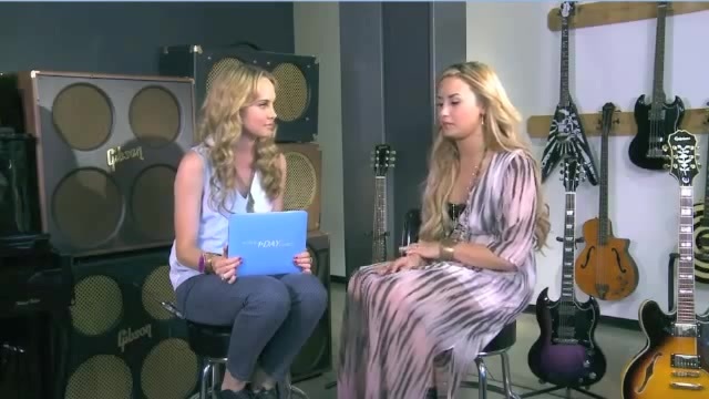 Demi Lovato Acuvue Live Chat - May 16_ 2012 009004