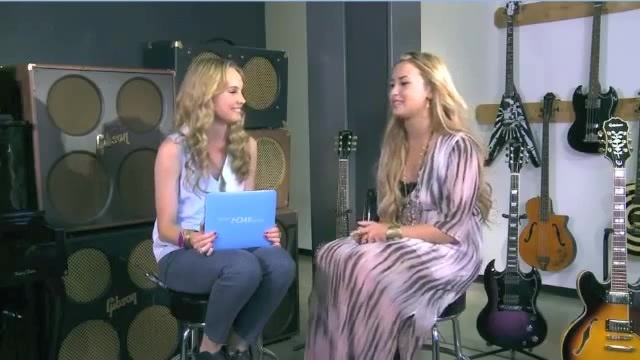 Demi Lovato Acuvue Live Chat - May 16_ 2012 010013