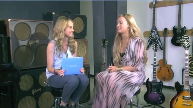 Demi Lovato Acuvue Live Chat - May 16_ 2012 010025