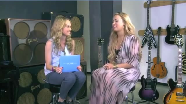Demi Lovato Acuvue Live Chat - May 16_ 2012 010029