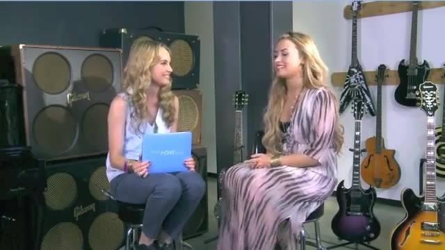 Demi Lovato Acuvue Live Chat - May 16_ 2012 010075