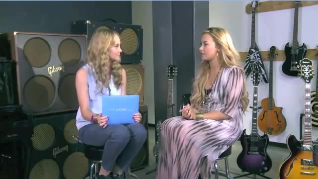 Demi Lovato Acuvue Live Chat - May 16_ 2012 011470