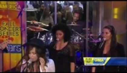 Demi Lovato - Skyscraper Performance Good Morning America (1011)