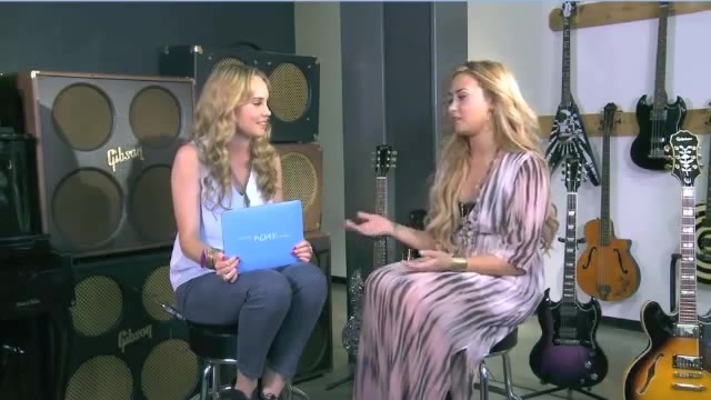 Demi Lovato Acuvue Live Chat - May 16_ 2012 013505