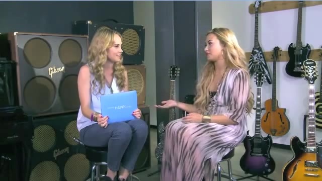 Demi Lovato Acuvue Live Chat - May 16_ 2012 013540