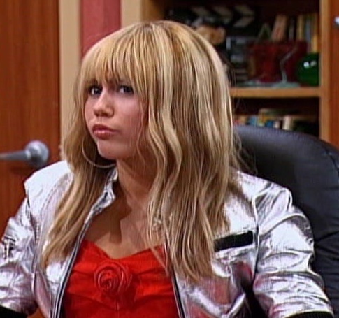 Bwaa ca tot veni vb de perversiuni stie careva unde e Andy ?? K ieri a tras chiulu` ?