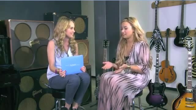 Demi Lovato Acuvue Live Chat - May 16_ 2012 014207