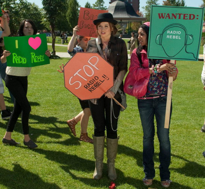  - Rebela de la Radio