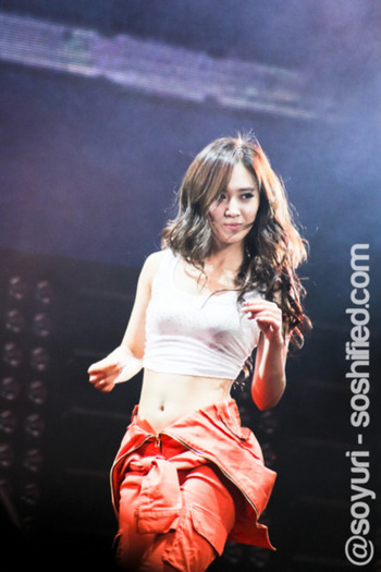 tumblr_ltv0sqIzHs1qc82blo1_400