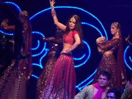 Appse arz hai   Appka yeh farz hai   Nabhz to nabz to dekhiye  Jaan ka yeh marz hai - episodul 6