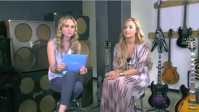Demi Lovato Acuvue Live Chat - May 16_ 2012 020301