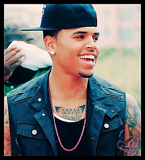 Las-o pe mama. Hai sa ne distram putin. [apropiindu-se de ea]