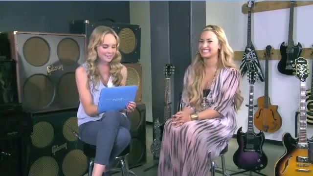 Demi Lovato Acuvue Live Chat - May 16_ 2012 023342