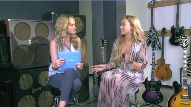 Demi Lovato Acuvue Live Chat - May 16_ 2012 024523