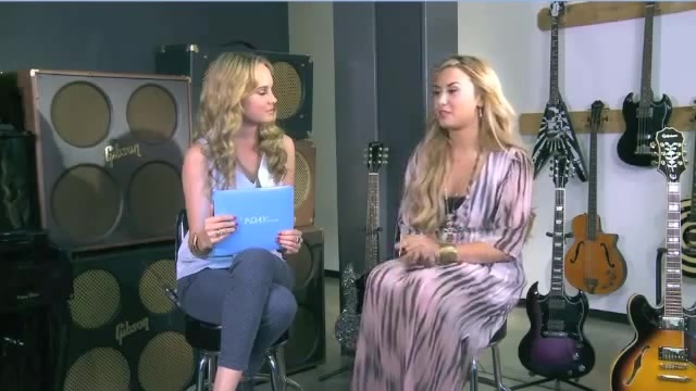 Demi Lovato Acuvue Live Chat - May 16_ 2012 024477