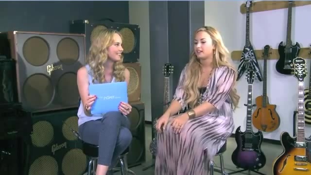 Demi Lovato Acuvue Live Chat - May 16_ 2012 025532