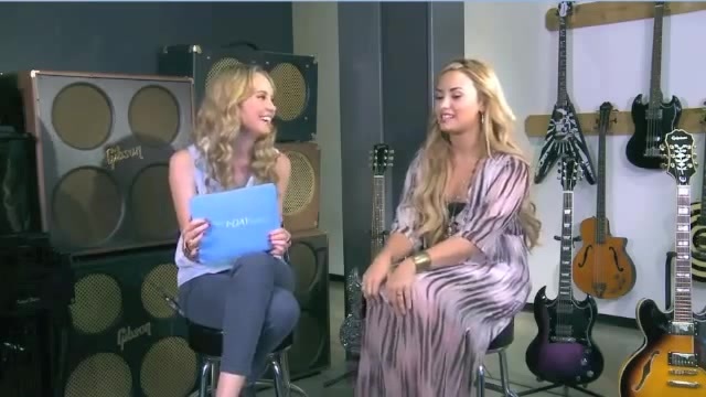 Demi Lovato Acuvue Live Chat - May 16_ 2012 025214
