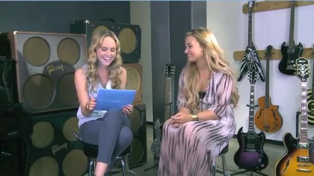 Demi Lovato Acuvue Live Chat - May 16_ 2012 028012