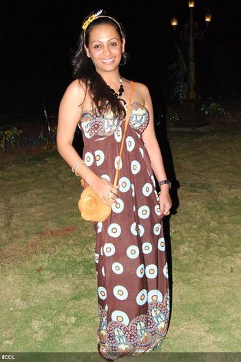 Ashita-Dhawan-during-the-launch-party-of-the-TV-show-Amrit-Manthan-hosted-by-Rajan-Sahi-at-Filmcity-
