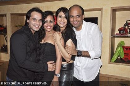 h-Gulabani-with-wife-Ashita-Dhawan-Kishwar-Merchant-and-Sandeep-Sikand-celebrate-during-Kishwars-bir