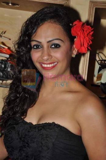 hpse_normal__1059450112_Ashita%20Dhawan%20at%20Kishwar%20Merchant_s%20birthday%20bash%20in%20Mumbai%