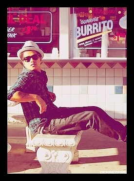 O petrecere cu baieti de facultate!