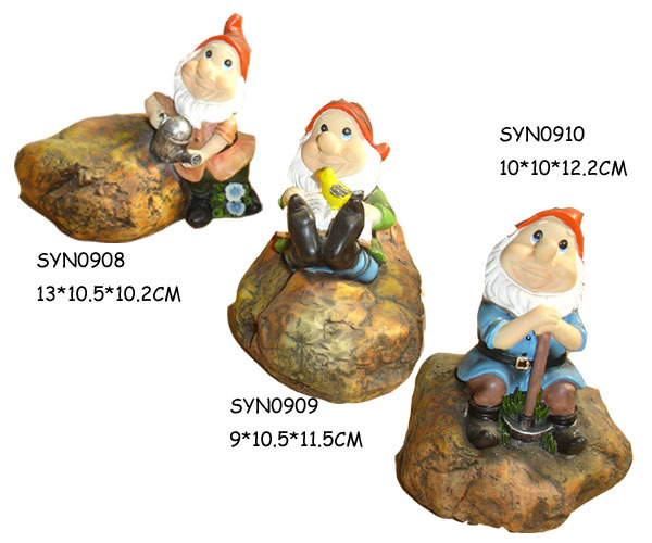 Polyresin-Gnome-Dwarf-Figurine - figurine
