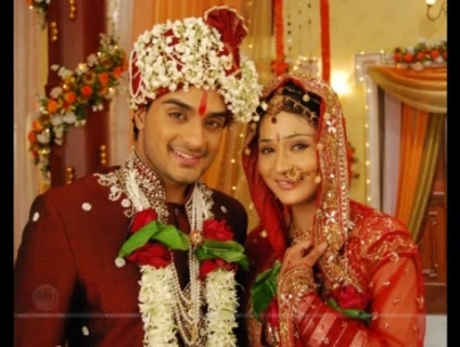 00_04_20 - B-Angad Hasija and Sara Khan - YouTube-B