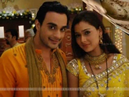 00_00_29 - sara khan 7