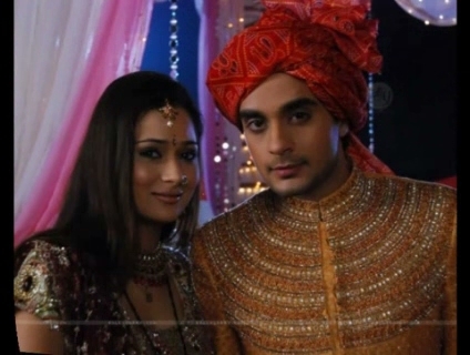 00_03_08 - sara khan 7