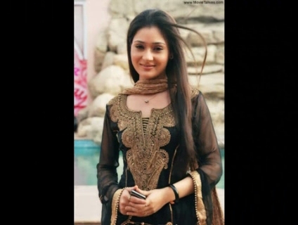 00_05_10 - sara khan 7
