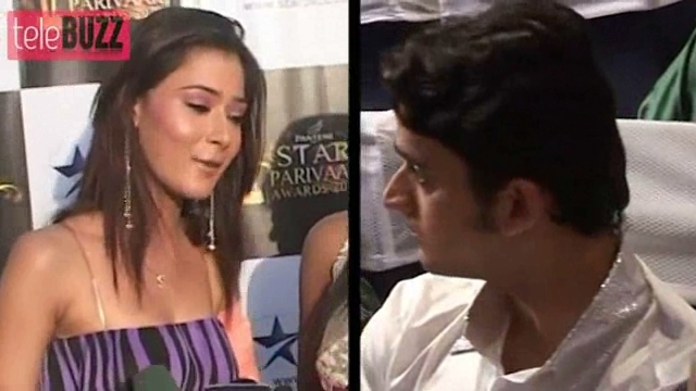 00_01_23 - sara khan 7