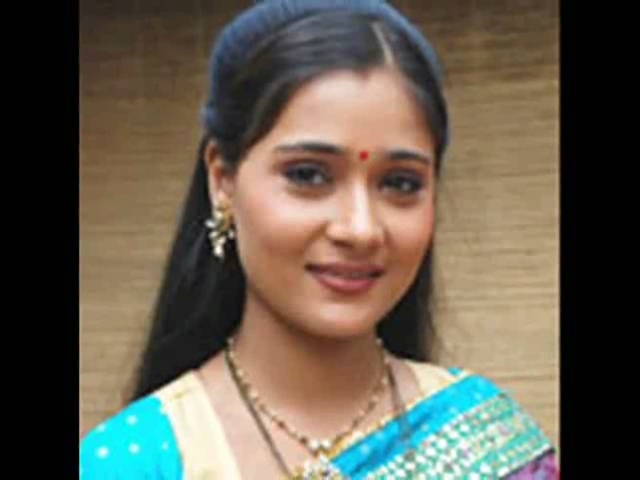 00_00_27 - sara khan 7