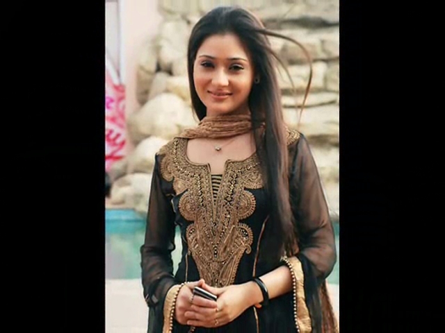 00_01_49 - sara khan 7