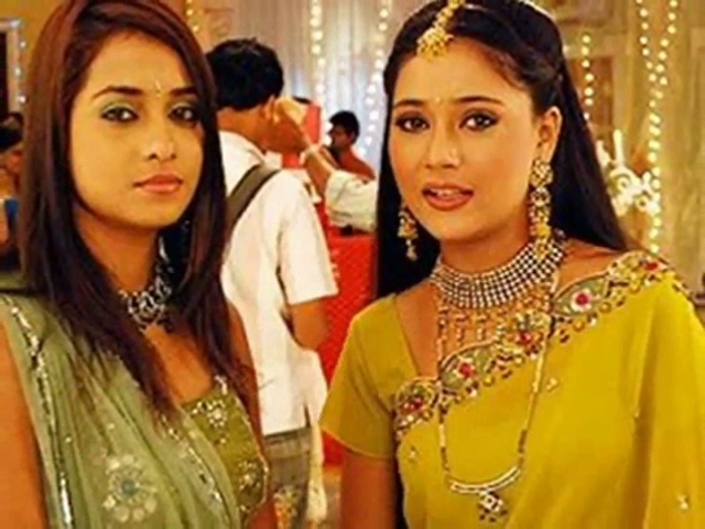 00_03_09 - sara khan 7