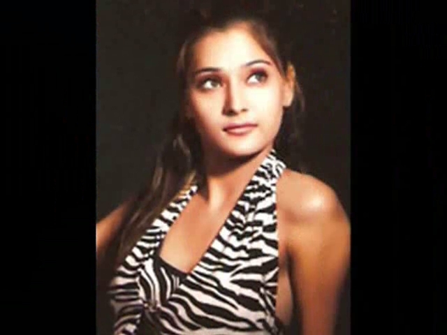 00_03_17 - sara khan 7