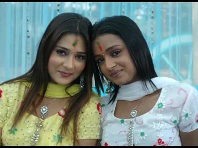 00_04_10 - sara khan 7