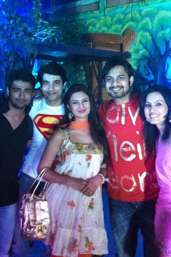 4 (26) - BMTD - Divyanka Tripathi - Picture Gallery