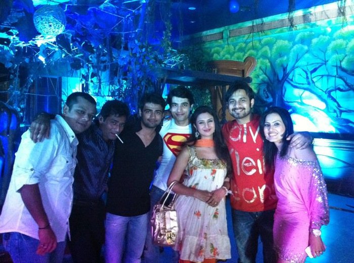4 (28) - BMTD - Divyanka Tripathi - Picture Gallery