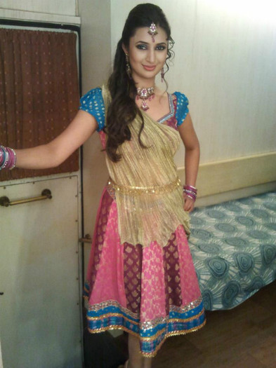5 (9) - BMTD - Divyanka Tripathi - Picture Gallery