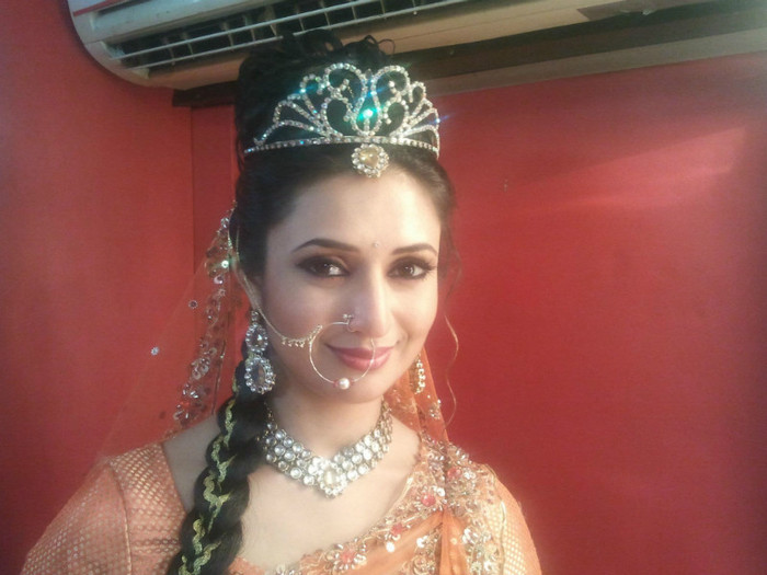 5 (11) - BMTD - Divyanka Tripathi - Picture Gallery