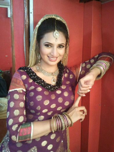 5 (14) - BMTD - Divyanka Tripathi - Picture Gallery