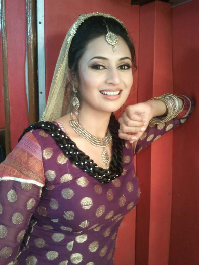5 (16) - BMTD - Divyanka Tripathi - Picture Gallery